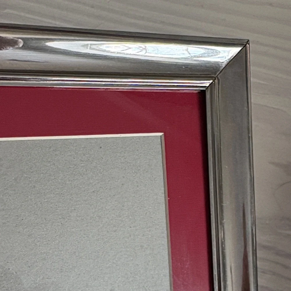 VTG Silver Metallic‎ 5x7 Picture Frame w/ Red 
